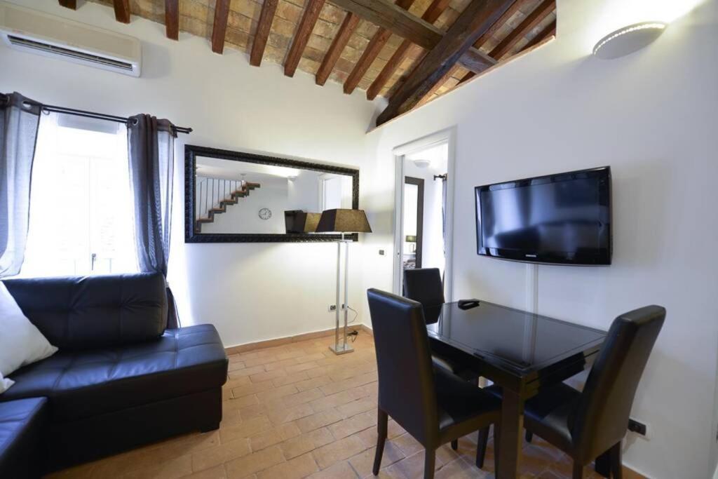 Ibernesi - Charming Apartment At The Roman Forums Luaran gambar