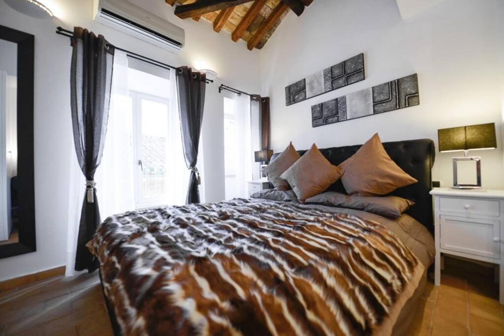 Ibernesi - Charming Apartment At The Roman Forums Luaran gambar