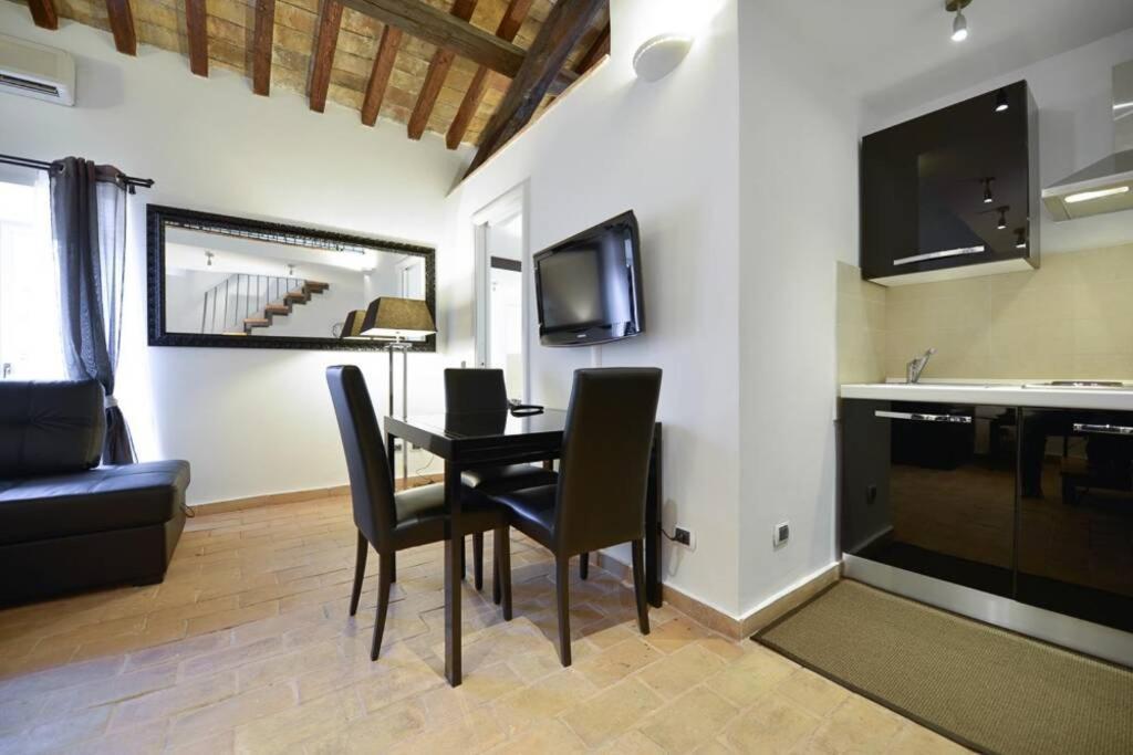 Ibernesi - Charming Apartment At The Roman Forums Luaran gambar