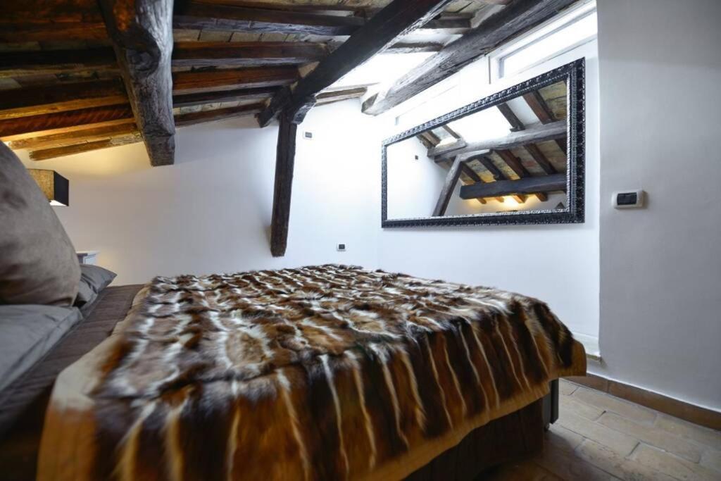 Ibernesi - Charming Apartment At The Roman Forums Luaran gambar