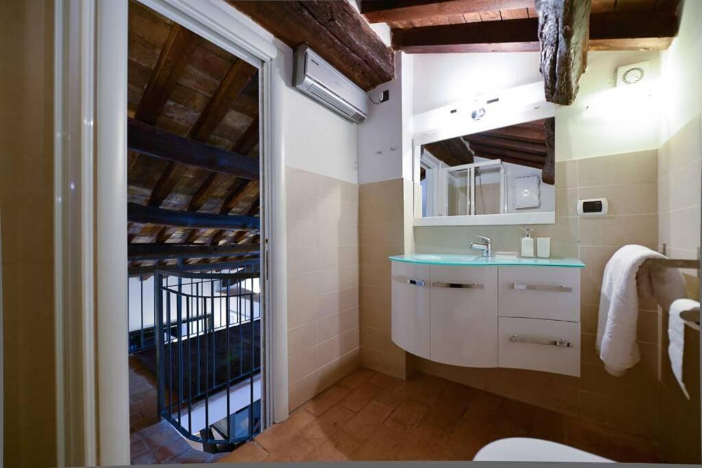 Ibernesi - Charming Apartment At The Roman Forums Luaran gambar