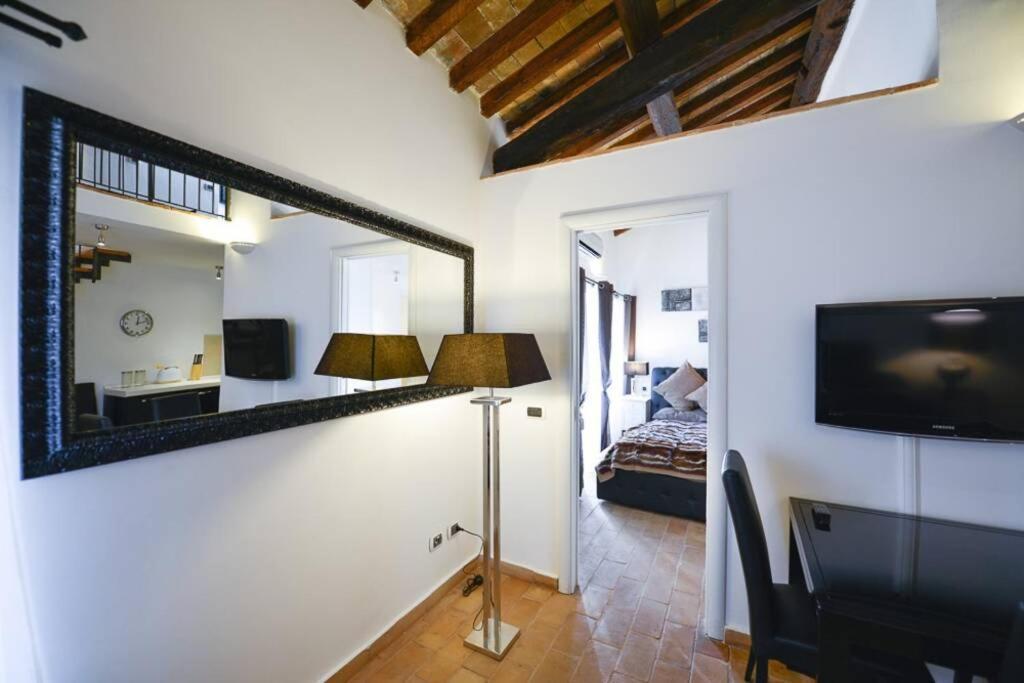 Ibernesi - Charming Apartment At The Roman Forums Luaran gambar