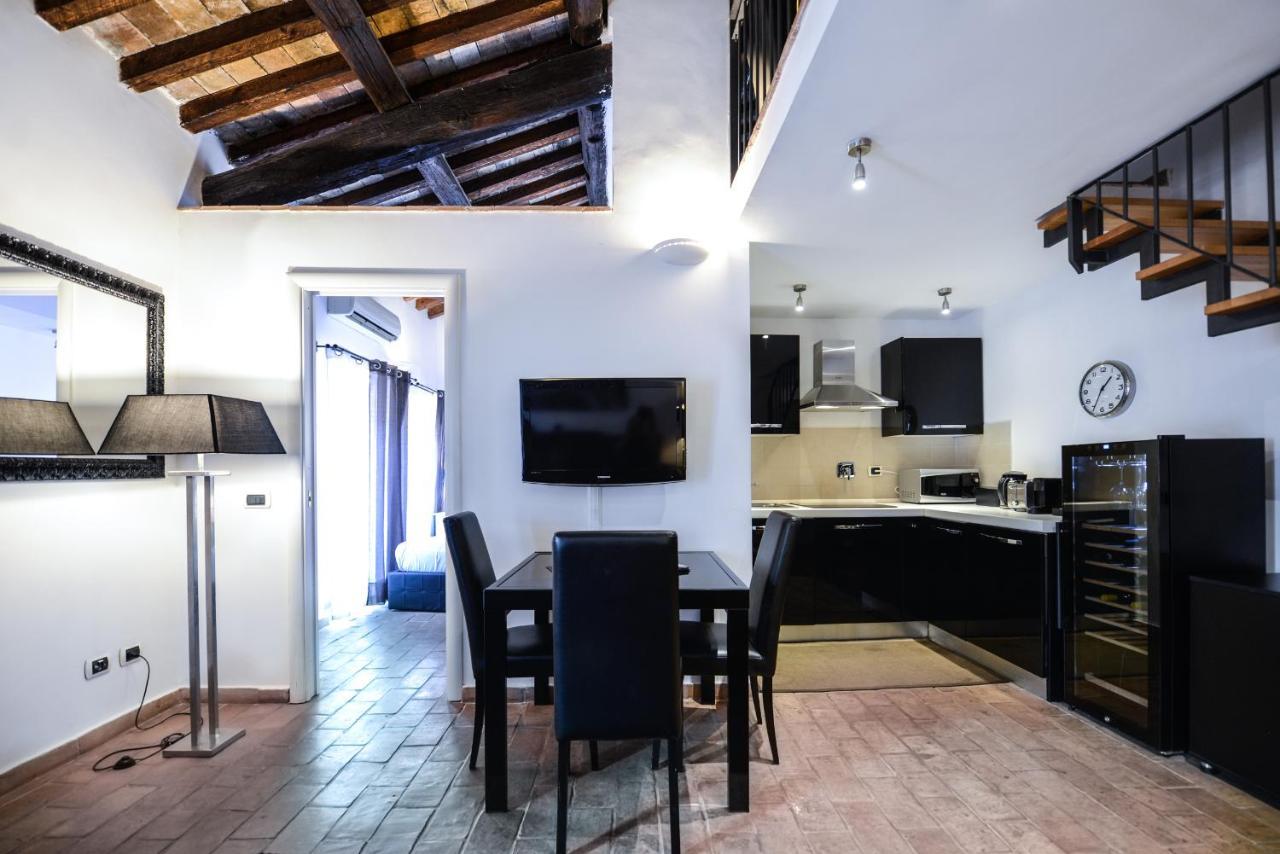 Ibernesi - Charming Apartment At The Roman Forums Luaran gambar